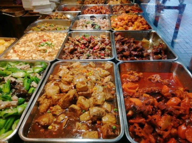 筲箕灣大牌賺錢兩餸飯